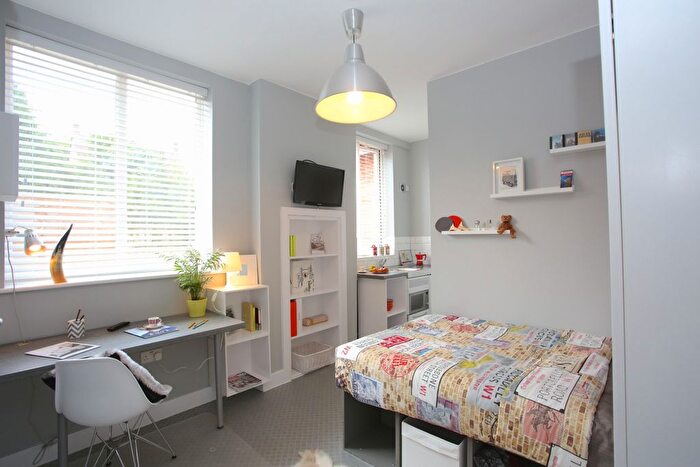 1 Bedroom Studio To Rent In London Road, Luton, Bedfordshire, LU1