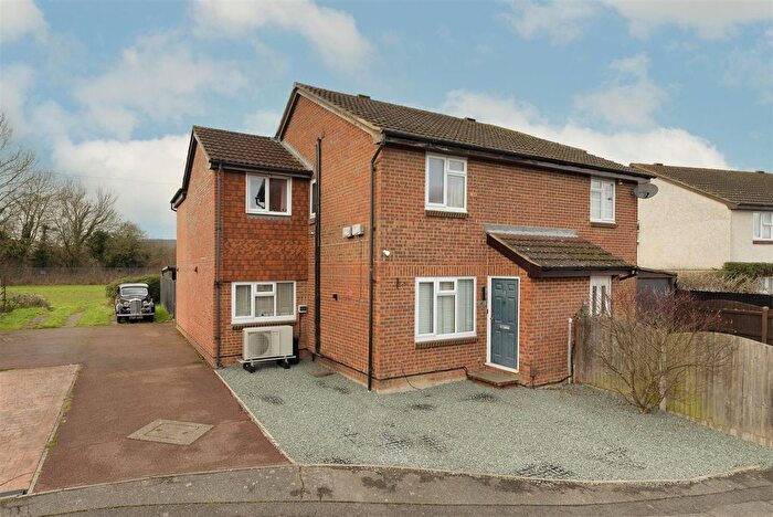 4 Bedroom Semi-Detached House For Sale In Ritch Road, Snodland, ME6