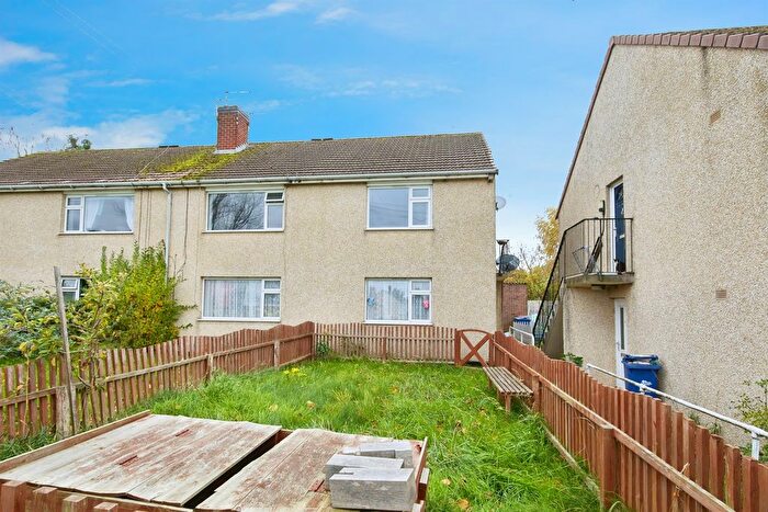 2 Bedroom Maisonette For Sale In Manor Crescent, Burton-On-Trent, DE15