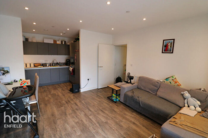1 Bedroom Apartment To Rent In Woodall Road, Enfield, EN3