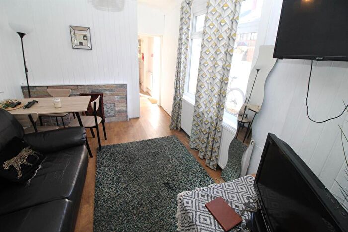 6 Bedroom House To Rent In Plasnewydd Place, Cardiff, CF24