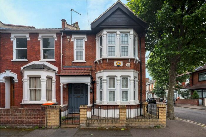 4 Bedroom End Of Terrace House To Rent In Grosvenor Gardens, London, E6