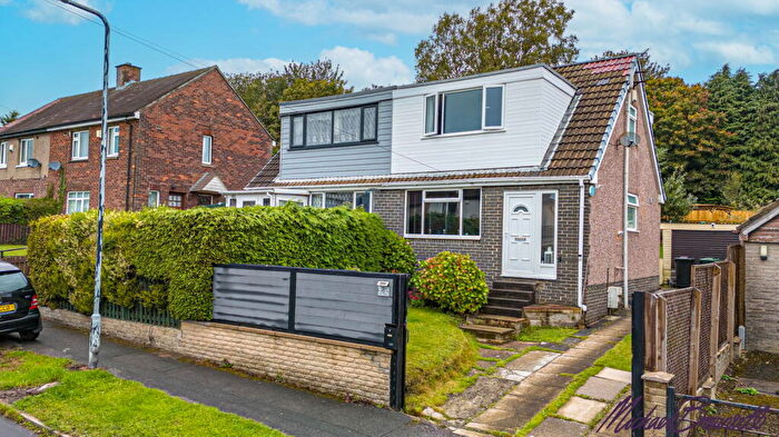 3 Bedroom Semi-Detached House For Sale In Saxton Avenue, Bradford, BD6