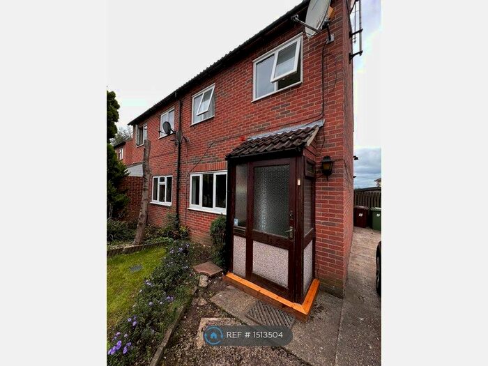 3 Bedroom Semi-Detached House To Rent In Webber Close, Elstree, Borehamwood, WD6