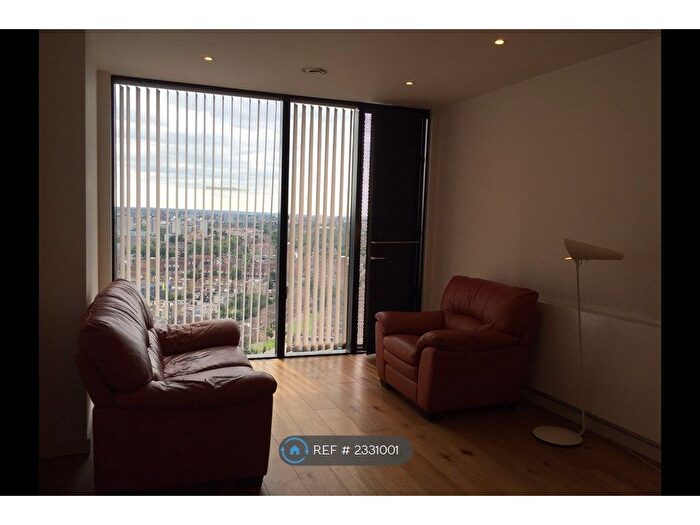 1 Bedroom Flat To Rent In Strata Building, London, SE1