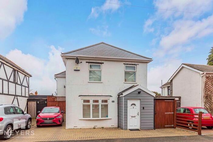 4 Bedroom Detached House To Rent In Parley Road, Bournemouth, BH9