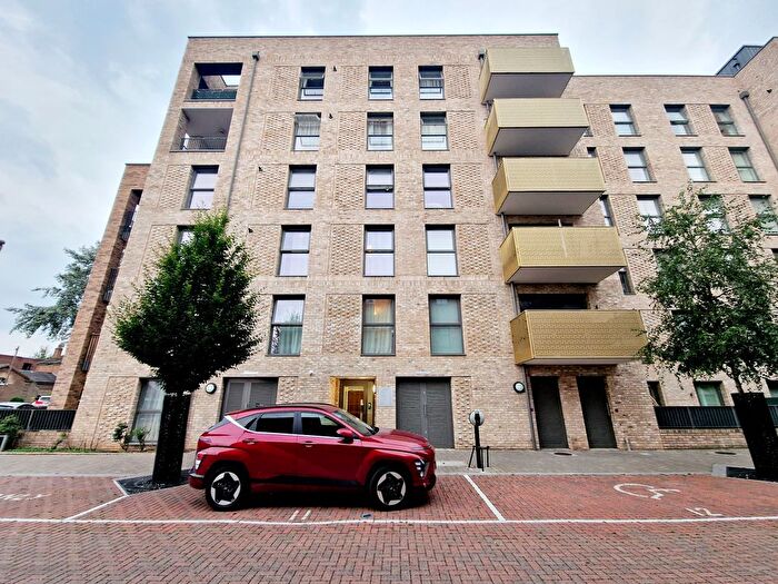 2 Bedroom Flat To Rent In Selbourne Avenue, London, TW3