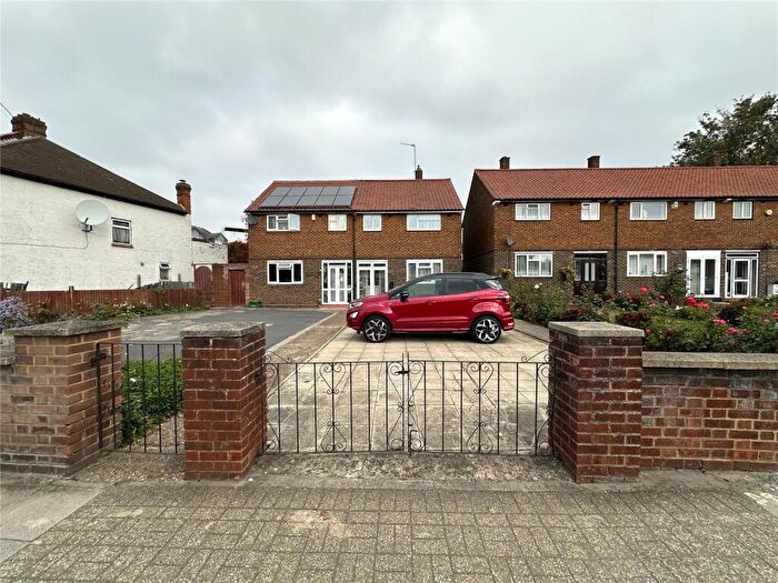 3 Bedroom Semi-Detached House For Sale In Bromley Road, London, SE6