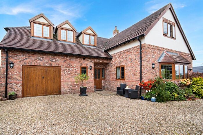 4 Bedroom Detached House For Sale In Woodall Lane, Harthill, S26