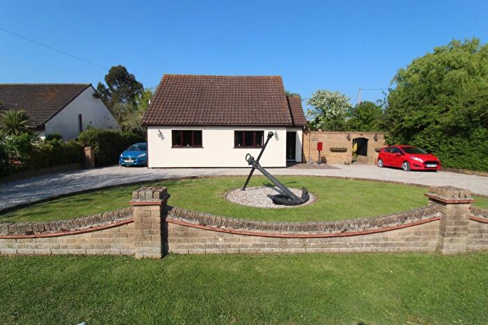 3 Bedroom Chalet For Sale In Ulverston Road, Rochford, Essex, SS4