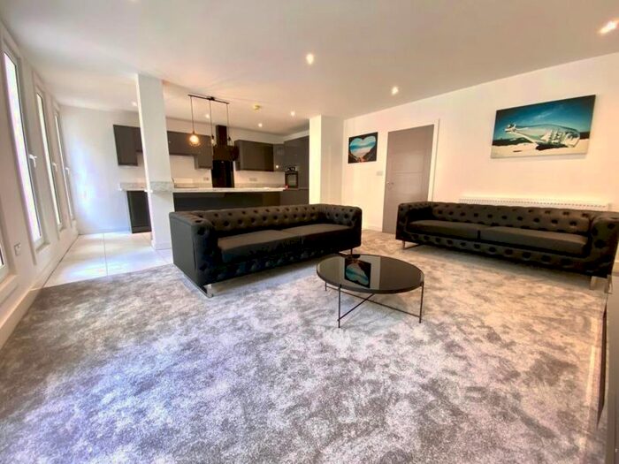 2 Bedroom Flat To Rent In Westgate, Huddersfield, HD1