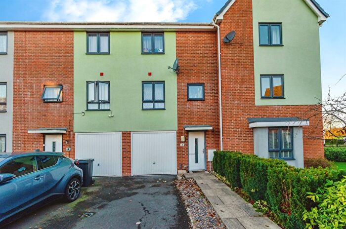 3 Bedroom Terraced House For Sale In Kynance Grove, Wolverhampton, WV14