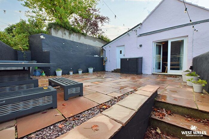 2 Bedroom Detached House For Sale In East Street, Newport, SA42