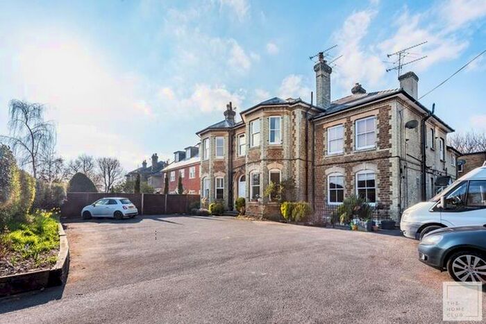 2 Bedroom Flat To Rent In Clandon Road, Guildford, GU1