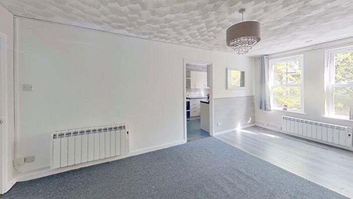 2 Bedroom Flat To Rent In Derwent Court, Nottingham, NG7