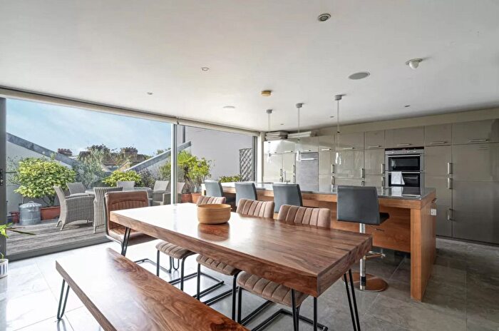 3 Bedroom Flat To Rent In All Saints Road, London, W11