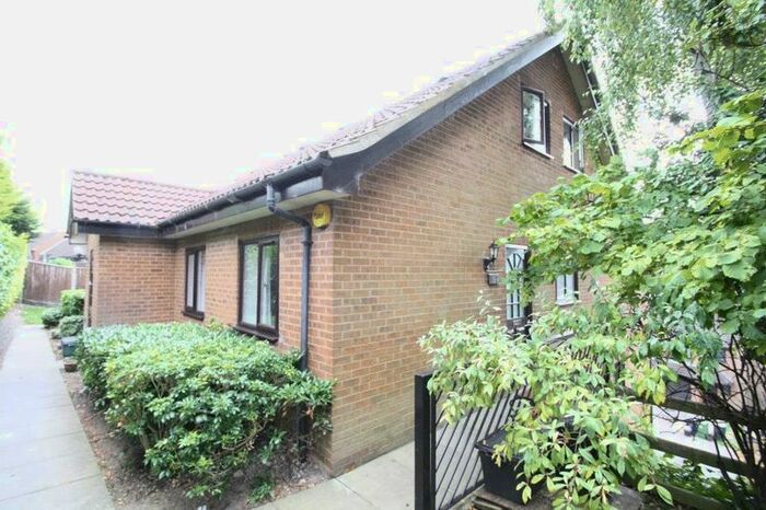 1 Bedroom Flat To Rent In Mylne Close, High Wycombe, HP13