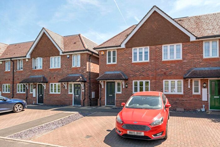 3 Bedroom House To Rent In Marsh Close, Addlestone, Surrey, KT15