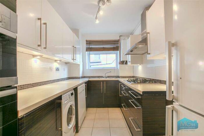 2 Bedroom Apartment To Rent In Bounds Green Road, London, N11