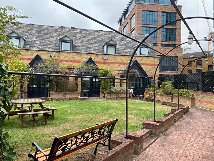 1 Bedroom Flat To Rent In Bridgehouse Court, Blackfriars Road, London, SE1