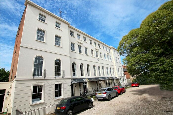 2 Bedroom Flat To Rent In Heritage Court, Castle Hill, Reading, Berkshire, RG1