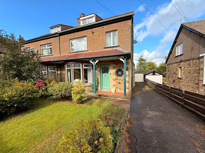 4 Bedroom Semi-Detached House For Sale In Haworth Road, Bradford, BD9