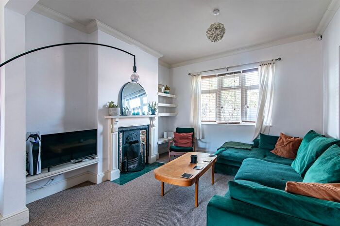 3 Bedroom End Of Terrace House To Rent In West Avenue, West Bridgford, Nottingham, NG2