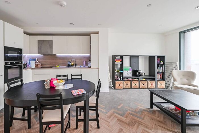 3 Bedroom Flat For Sale In Makers Yard, Tower Hamlets, London, E3