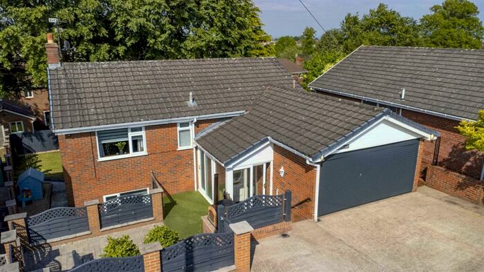4 Bedroom Detached House For Sale In Glyn Avenue, Wrexham, LL12