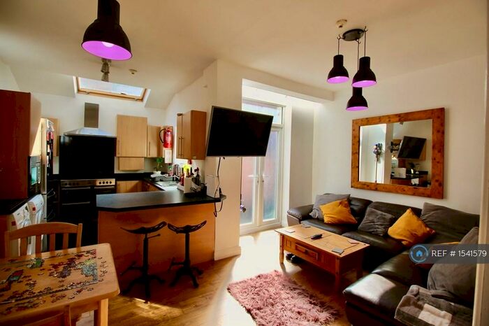 6 Bedroom Terraced House To Rent In Ladybarn Road, Manchester, M14