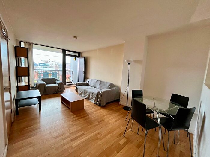 2 Bedroom Flat To Rent In Crown Street Buildings, Leeds, LS2