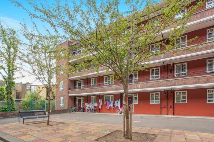 3 Bedroom Apartment To Rent In Brooke Road, Clapton, E5