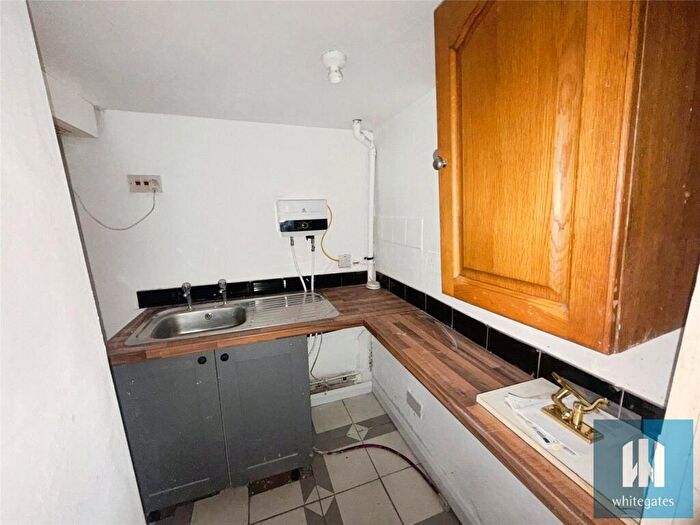 Studio To Rent In Blackhouse Road, Fartown, Huddersfield, HD2