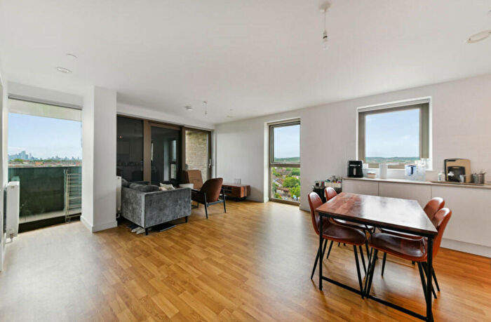 2 Bedroom Apartment To Rent In Seven Sisters Road, London, N15