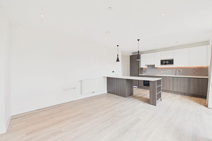 2 Bedroom Flat To Rent In Ascot Road, Watford, WD18