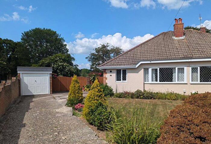 2 Bedroom Chalet For Sale In Woodlands Avenue, Emsworth, PO10