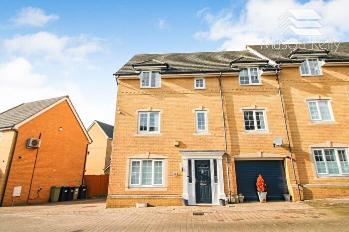 5 Bedroom End Of Terrace House For Sale In Matthau Lane, Oxley Park, Milton Keynes, Buckinghamshire, MK4