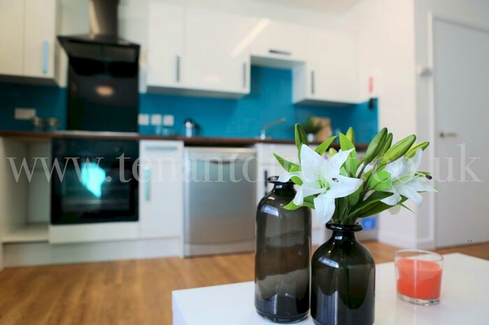 4 Bedroom Apartment To Rent In Carlton House, Carlton Place, Southampton, SO15