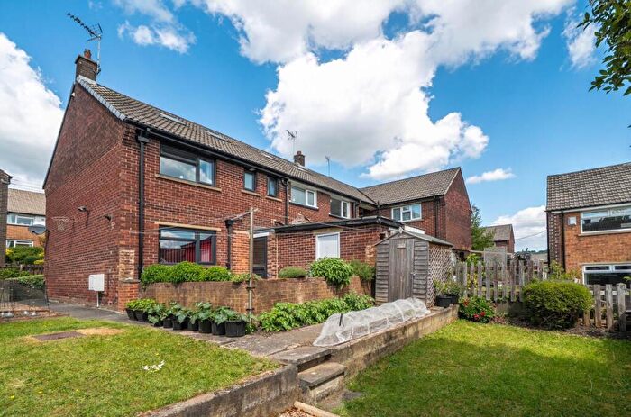 3 Bedroom End Of Terrace House For Sale In Broadgate Drive, Horsforth, LS18