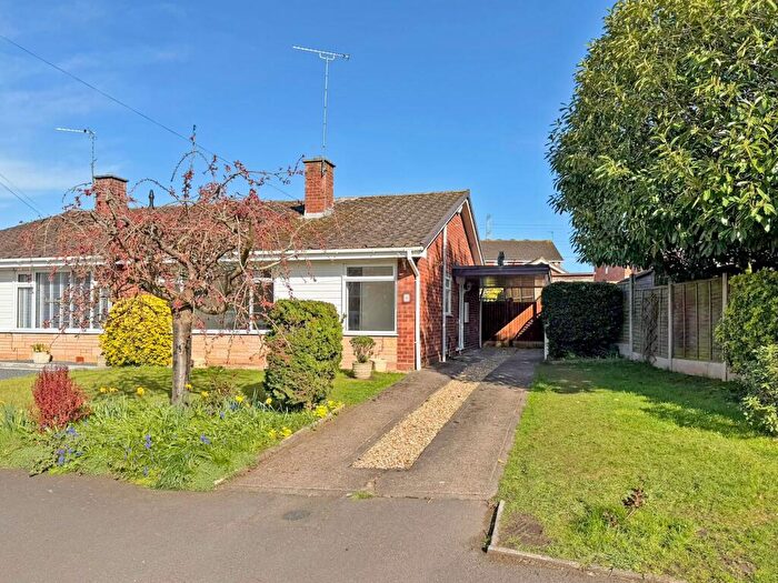 2 Bedroom Semi-Detached Bungalow For Sale In Wombourne Road, Swindon, DY3