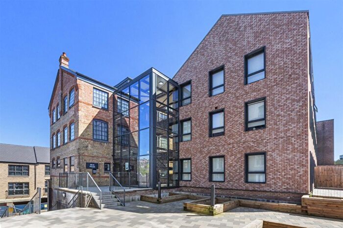 1 Bedroom Flat To Rent In Leigh Street, High Wycombe, HP11