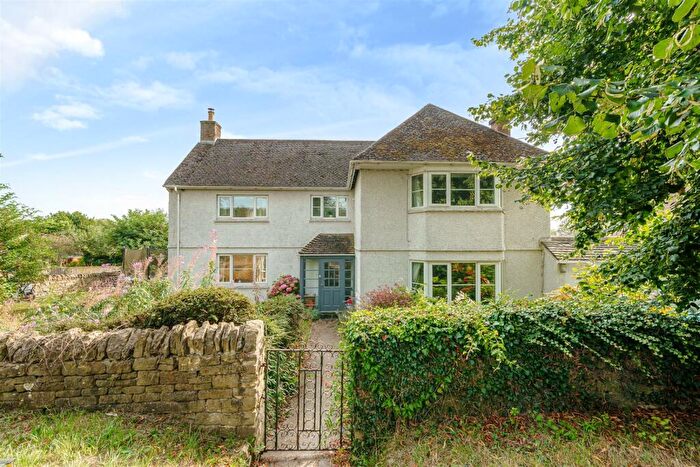 4 Bedroom Detached House For Sale In Worcester Road, Chipping Norton, OX7