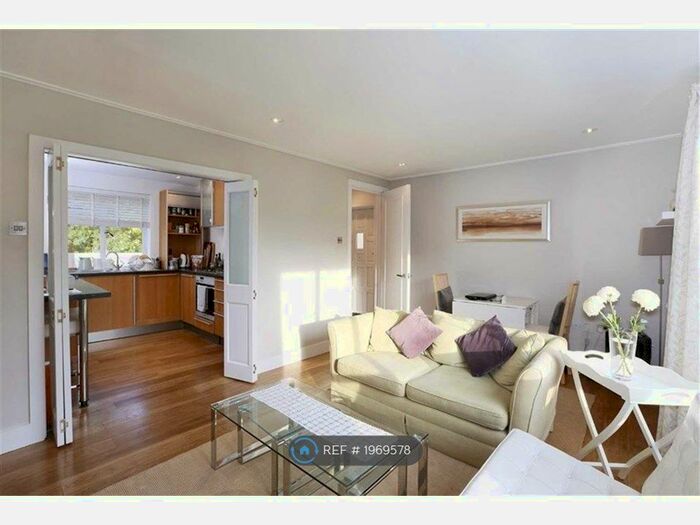 2 Bedroom Flat To Rent In Heath Rise, London, SW15