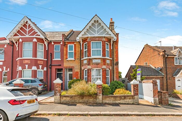 2 Bedroom Flat For Sale In Ashburnham Road, Hastings, TN35