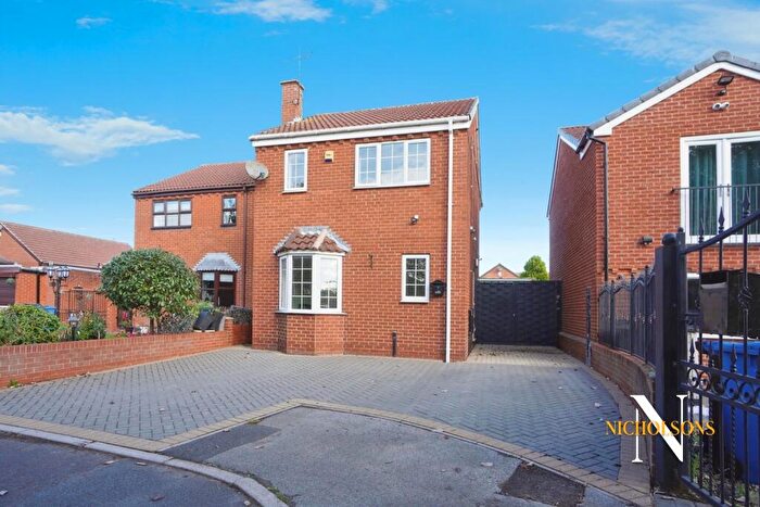 3 Bedroom Detached House For Sale In A Three Bed Detached In An Enviable Position On Thornhill Road, Harworth, DN11