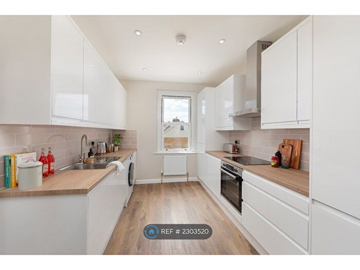 2 Bedroom Flat To Rent In Arlington Road, Bath, BA2