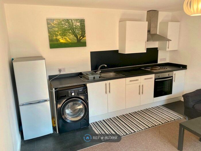 1 Bedroom Flat To Rent In Market Place, Shirebrook, Mansfield, NG20