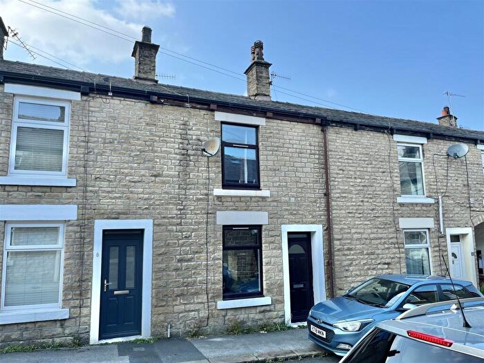 2 Bedroom Terraced House To Rent In Mount Street, Glossop, Derbyshire, SK13