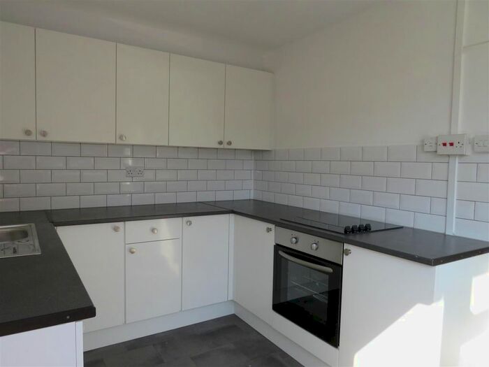 2 Bedroom Flat To Rent In Glanmor Road, Llanelli, SA15