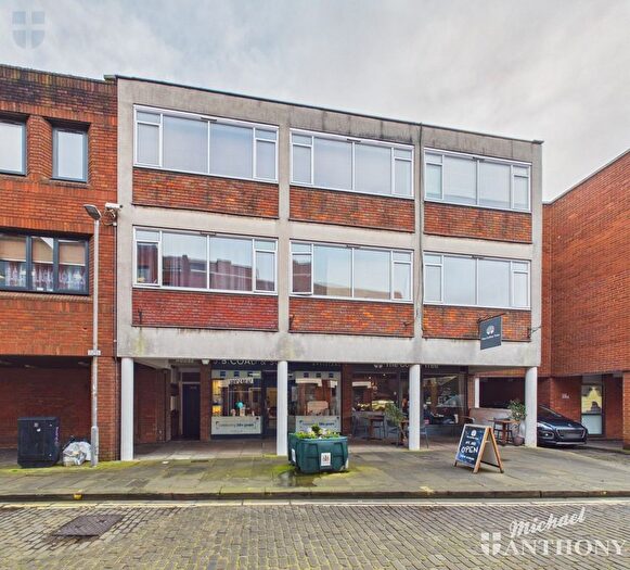 2 Bedroom Flat For Sale In Portman House, George Street, Aylesbury, HP20